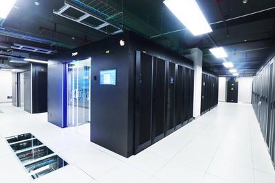 國內(nèi)首個(gè)存算一棧式液冷數(shù)據(jù)中心落地華南理工大學(xué)網(wǎng)絡(luò)工程